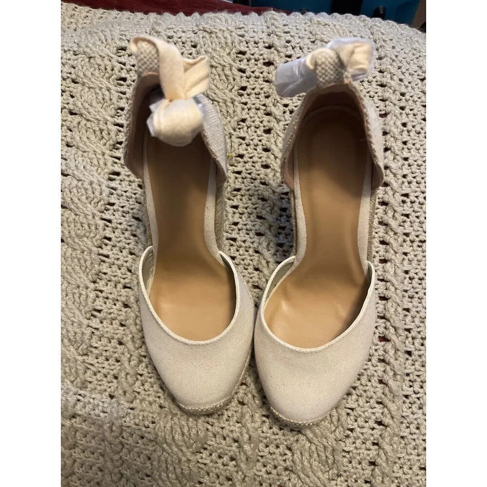 NWOT women’s size‎ 10, Wedge shoes with ankle ties canvas